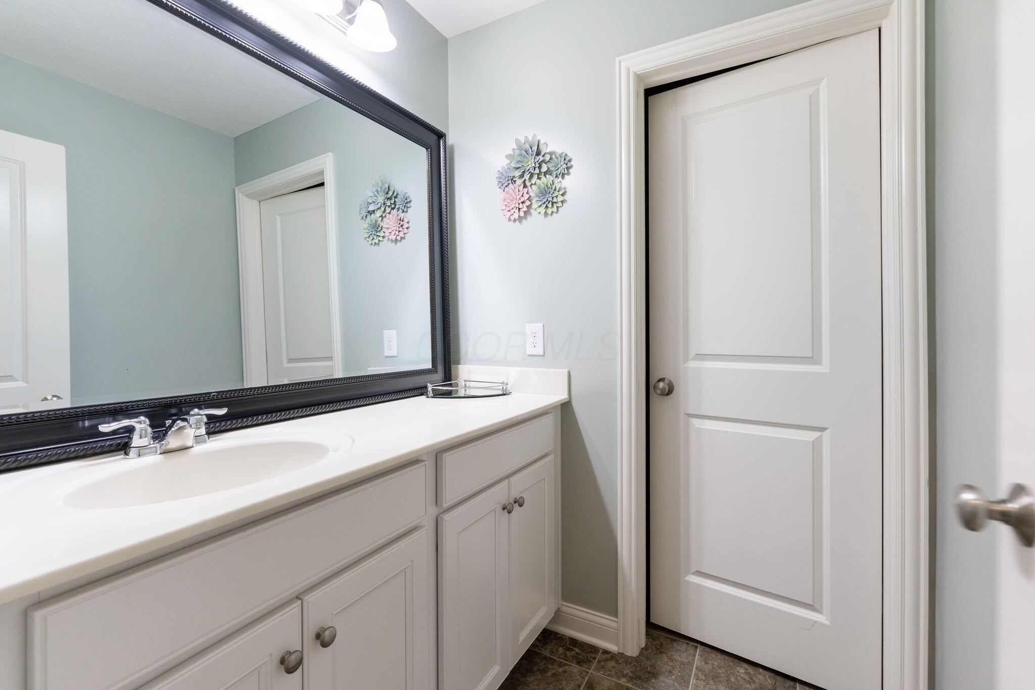 646 Black Hawk Drive, Marysville, Ohio image 38