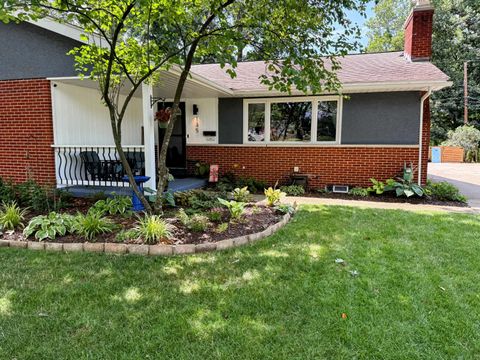 Photo of 135 Serran Drive, Columbus, OH 43230 (MLS # 225044628)
