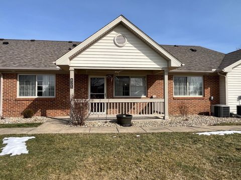 Photo of 4305 Strattford Circle E, Zanesville, OH 43701 (MLS # 226004298)