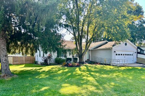 Photo of 7691 Lake Drive Road, Heath, OH 43056 (MLS # 225039664)