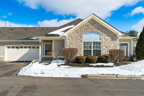 Photo of 950 Villas Drive, Pataskala, OH 43062 (MLS # 226004015)