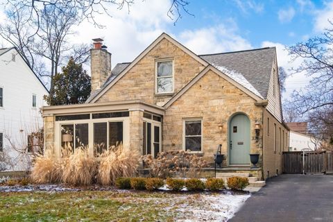 Photo of 271 S Cassingham Road, Bexley, OH 43209 (MLS # 226003103)