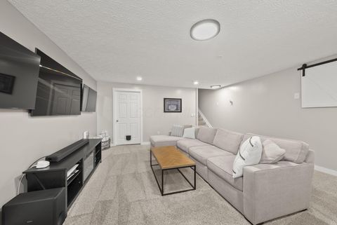 Tiny photo for 1157 Onaway Court, Columbus, OH 43228 (MLS # 226005476)