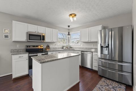 Tiny photo for 1157 Onaway Court, Columbus, OH 43228 (MLS # 226005476)