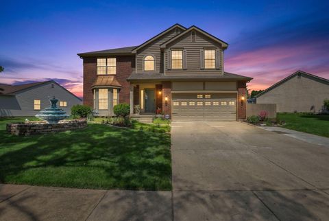 Photo of 4826 Edge Grove Drive, Groveport, OH 43125 (MLS # 226015903)