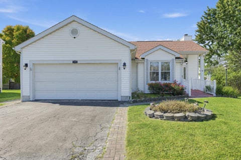 Photo of 1387 Tilia Court, Galloway, OH 43119 (MLS # 226038611)