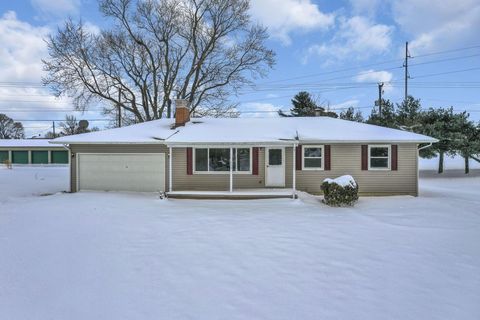 Photo of 113 Pearl Street, Pleasantville, OH 43148 (MLS # 226003118)