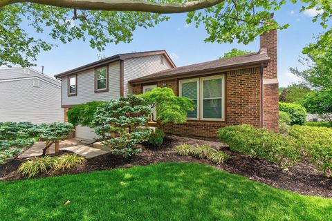 Photo of 2040 Tuckaway Court, Columbus, OH 43228 (MLS # 226014323)