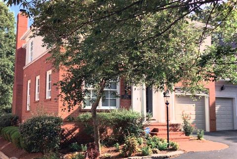 Photo of 1374 White Oak Lane, New Albany, OH 43054 (MLS # 226009033)