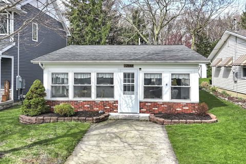 Photo of 2548 Bay Vista Drive, Marblehead, OH 43440 (MLS # 226010565)