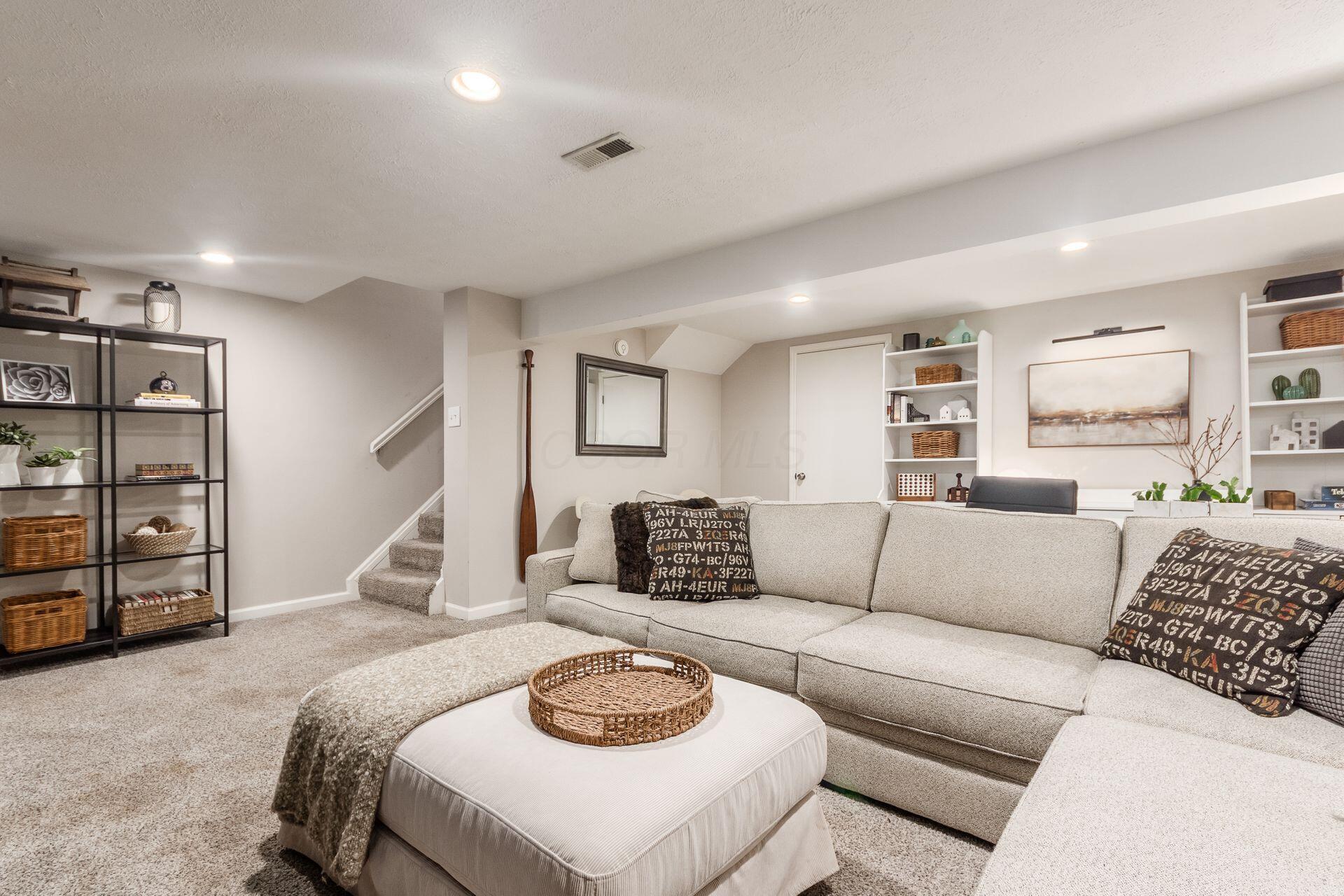 Columbus, Ohio 43230, United States, 3 Bedrooms Bedrooms, ,2 BathroomsBathrooms,Residential,Coming Soon,198295