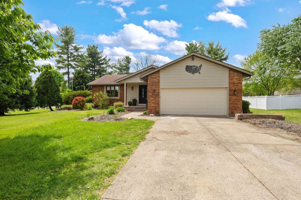Photo of 11655 E Eastmeadow Court, Pickerington, OH 43147 (MLS # 226014495)