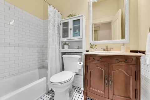 Tiny photo for 27 Granview Crossing, Granville, OH 43023 (MLS # 226021331)