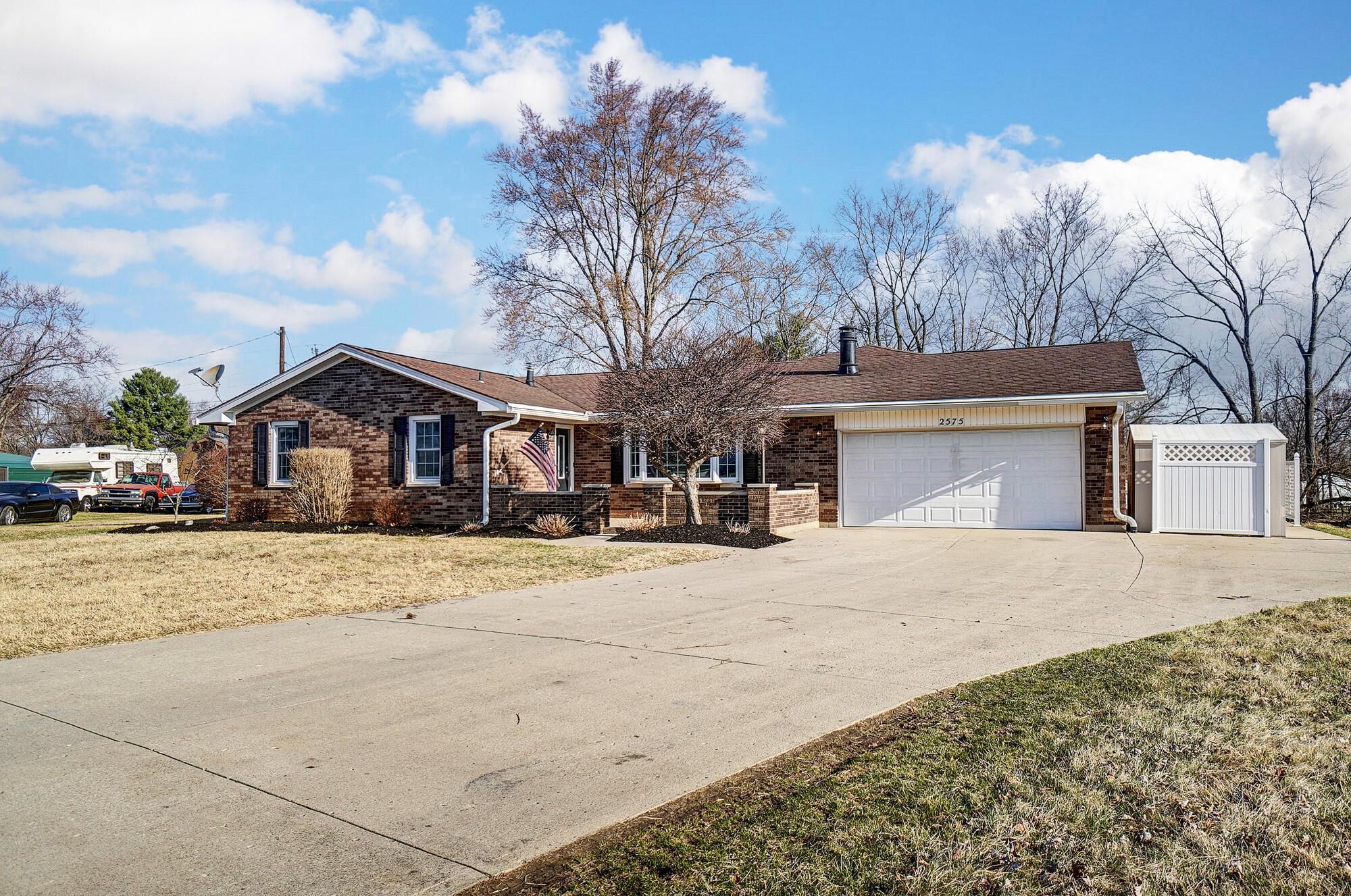 2575 Rosewood Drive, Troy, Ohio image 2