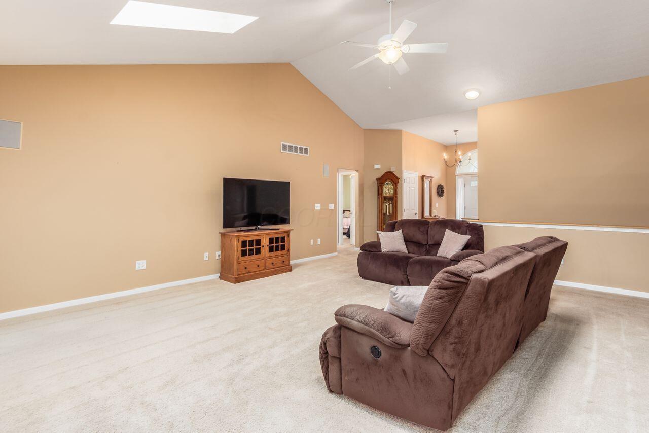 4409 Gary Way, Hilliard, Ohio image 11