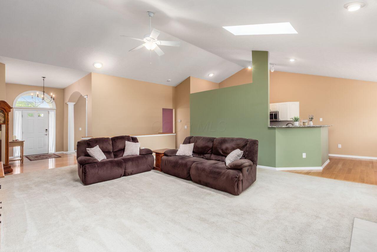 4409 Gary Way, Hilliard, Ohio image 10