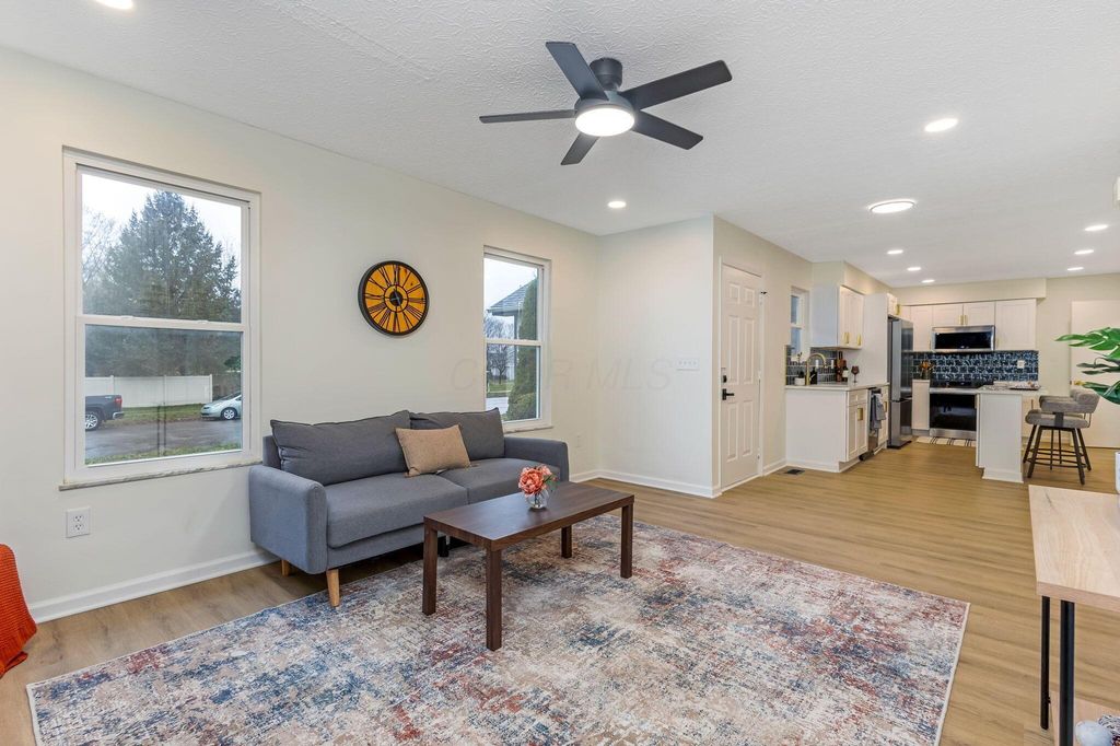 Photo of 6040 Thatcher Drive, Dublin, OH 43017 (MLS # 225044618)