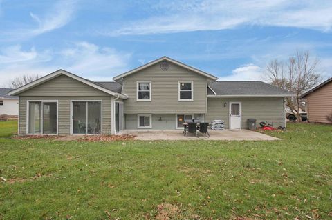 Tiny photo for 426 Alison Court, Lancaster, OH 43130 (MLS # 226000705)