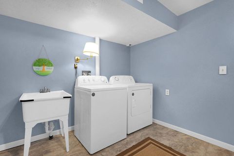 Tiny photo for 426 Alison Court, Lancaster, OH 43130 (MLS # 226000705)