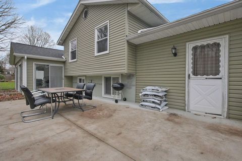 Tiny photo for 426 Alison Court, Lancaster, OH 43130 (MLS # 226000705)