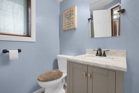 Tiny photo for 426 Alison Court, Lancaster, OH 43130 (MLS # 226000705)