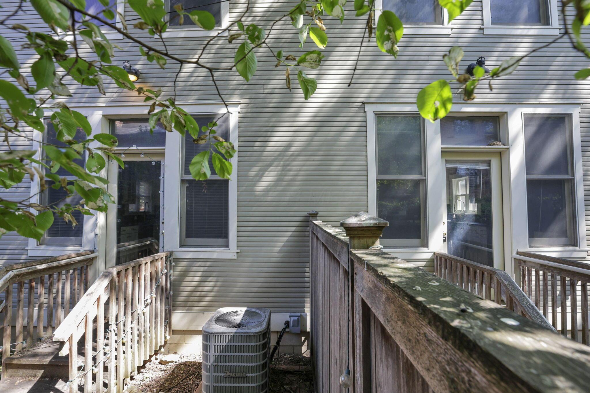 113 E Sycamore Street 111