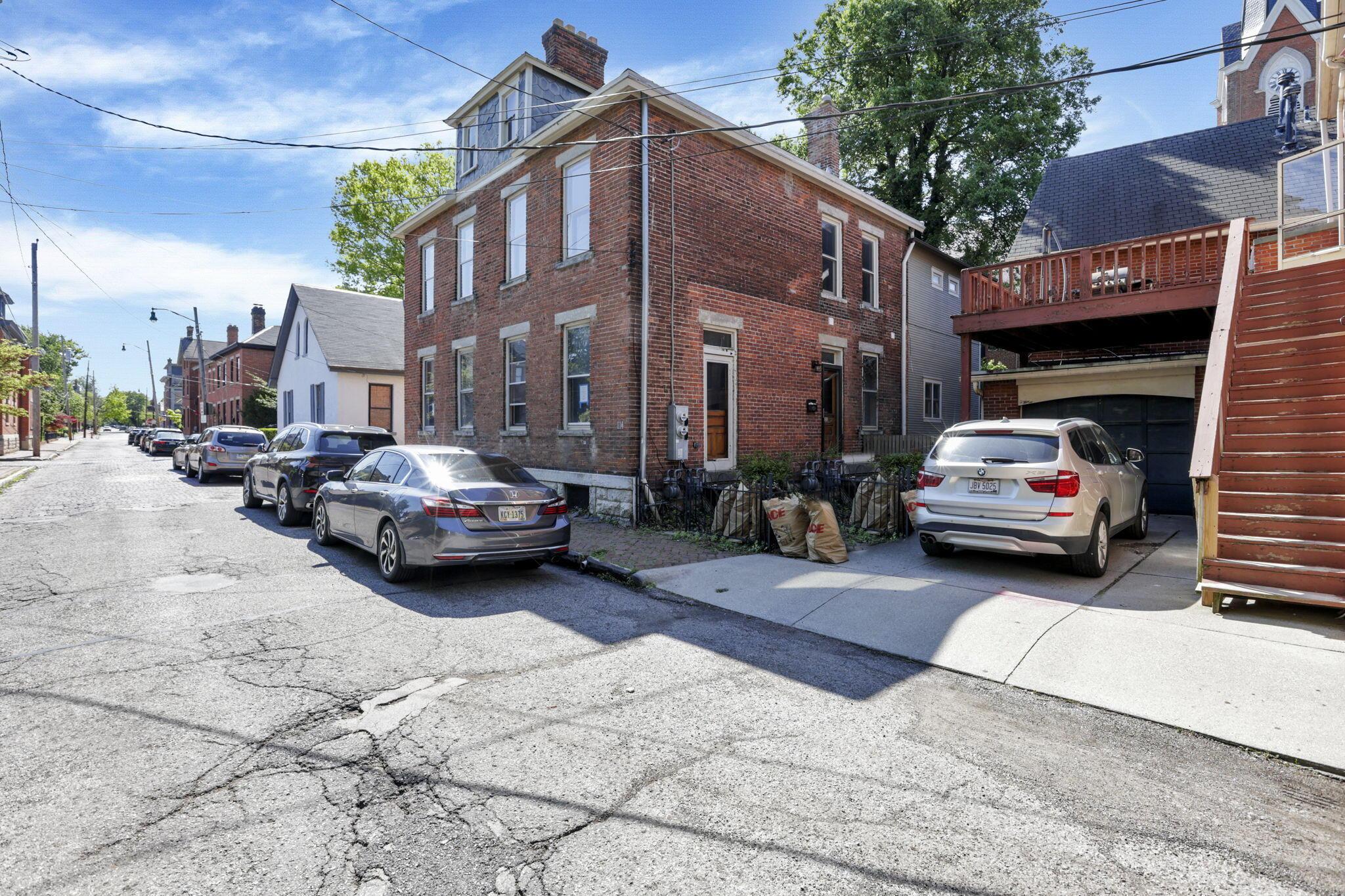 113 E Sycamore Street 111