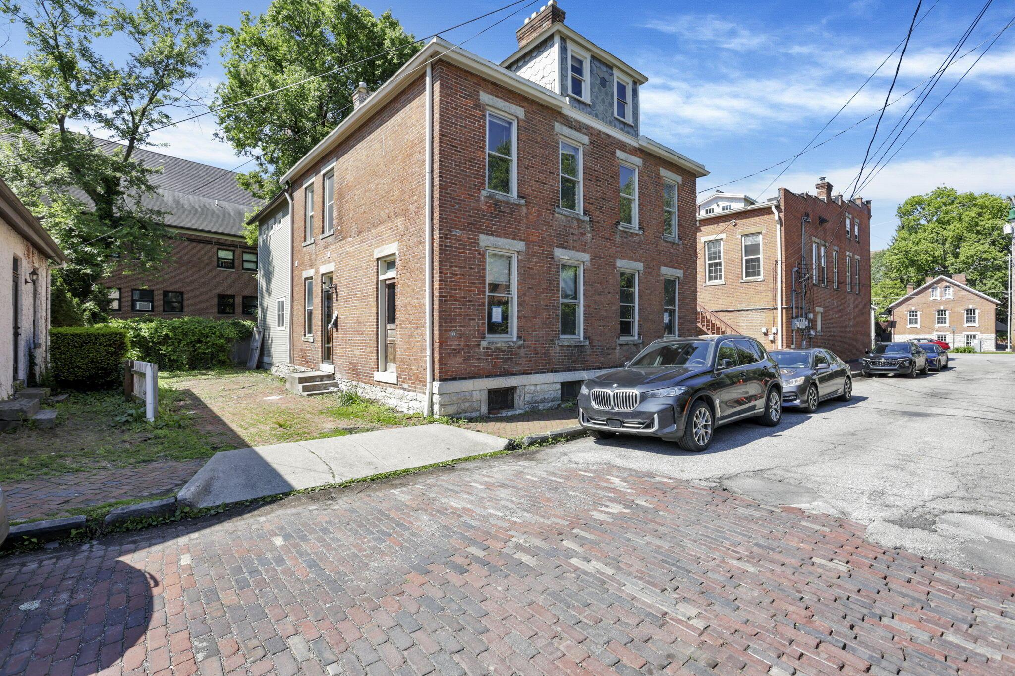 113 E Sycamore Street 111