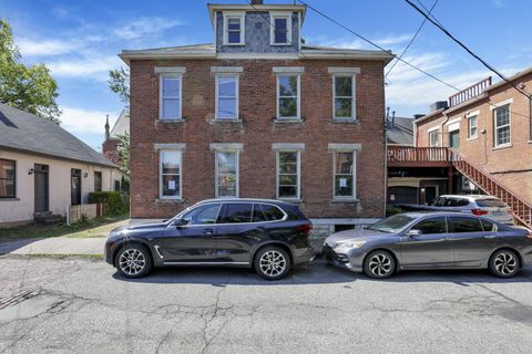 Photo of 113 E Sycamore Street 111 #111, Columbus, OH 43206 (MLS # 226015265)