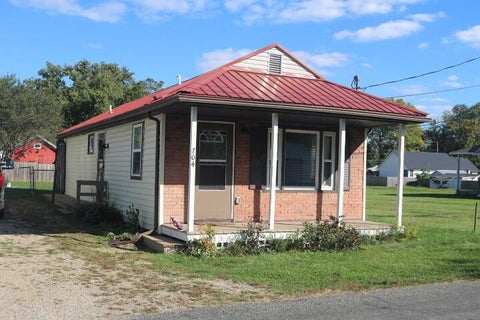 Photo of 704 Broadway Street, Mount Vernon, OH 43050 (MLS # 226035342)