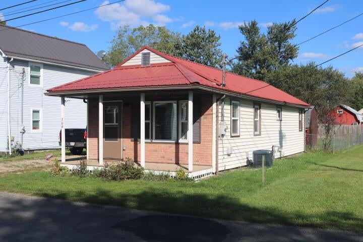 Photo of 704 Broadway Street, Mount Vernon, OH 43050 (MLS # 226035342)