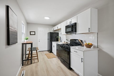Tiny photo for 1382 Grovewood Drive, Columbus, OH 43207 (MLS # 226036387)