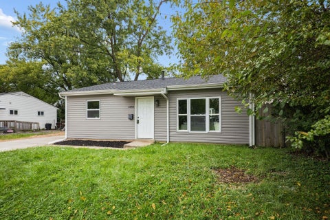 Tiny photo for 1382 Grovewood Drive, Columbus, OH 43207 (MLS # 226036387)