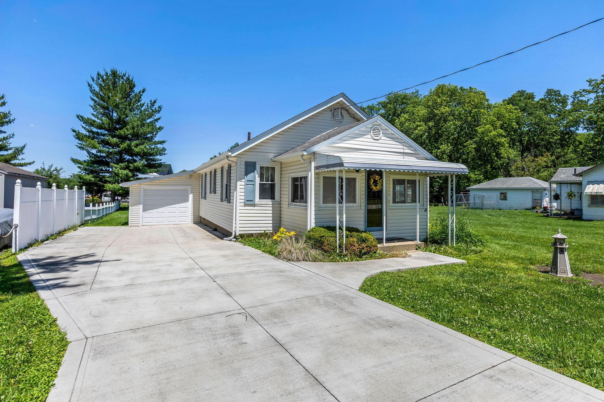 3290 Lakeside Road NE
