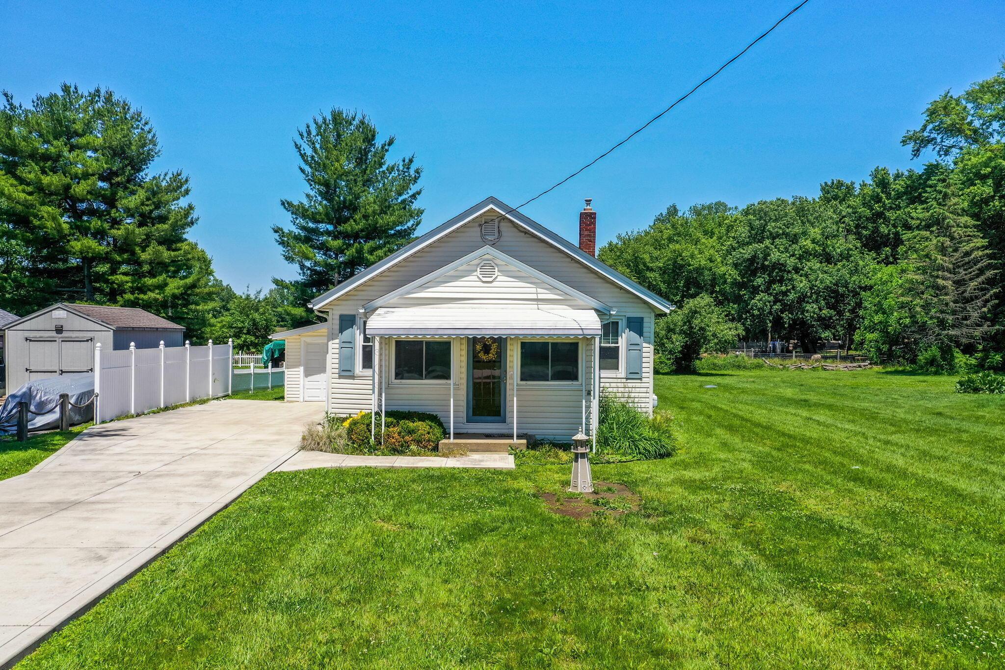 3290 Lakeside Road NE