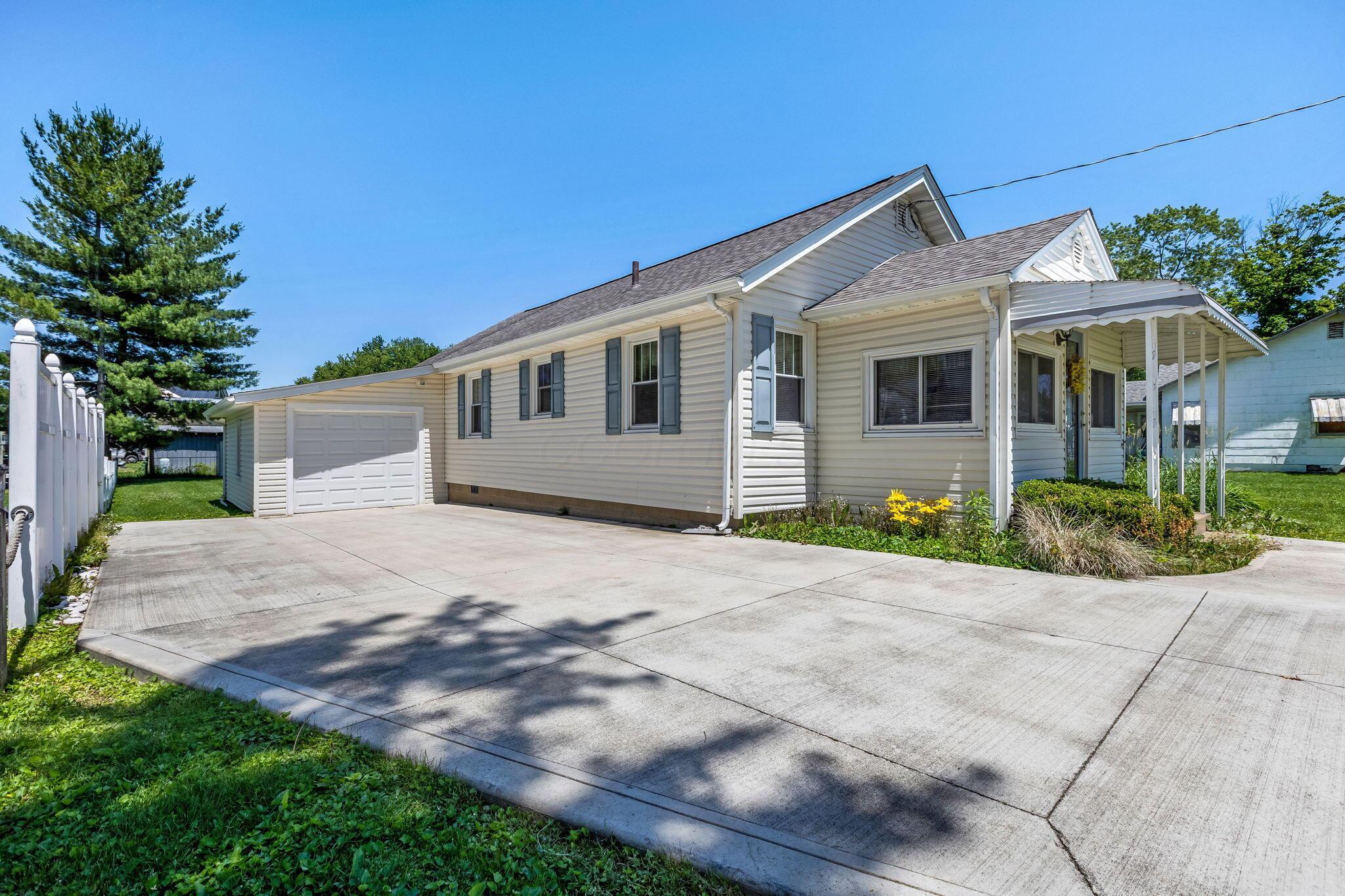 3290 Lakeside Road NE