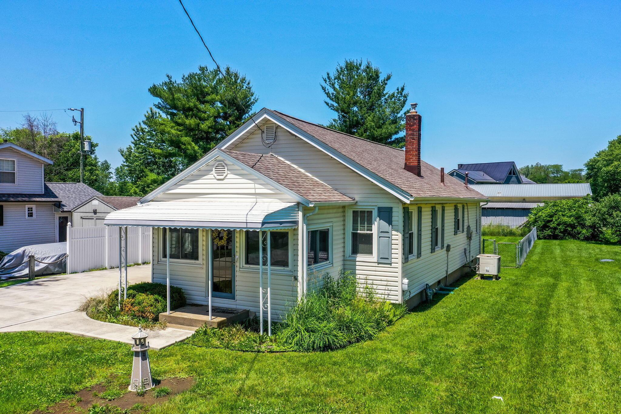 3290 Lakeside Road NE