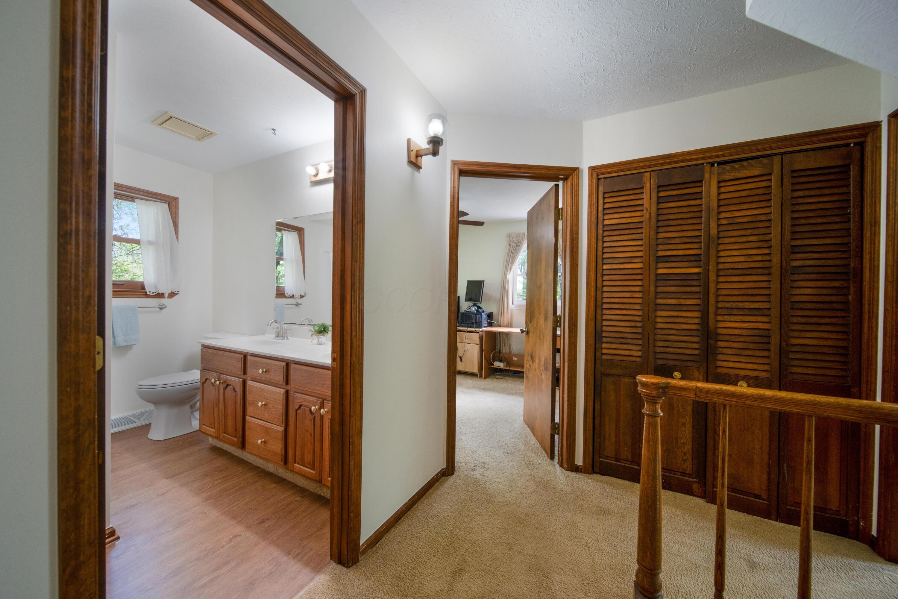 3210 Buttermilk Hill Road, Radnor, Ohio image 32