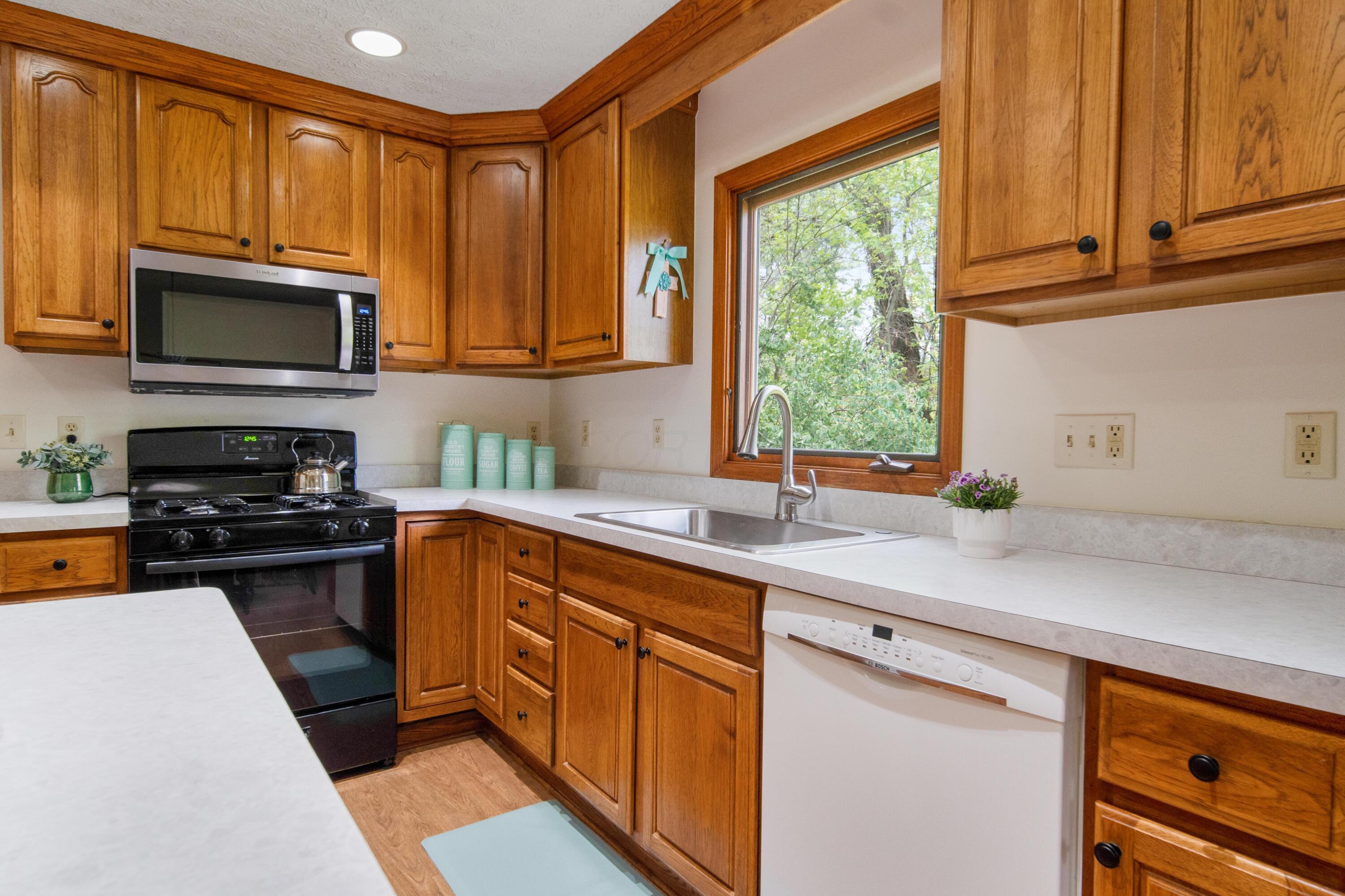 3210 Buttermilk Hill Road, Radnor, Ohio image 12