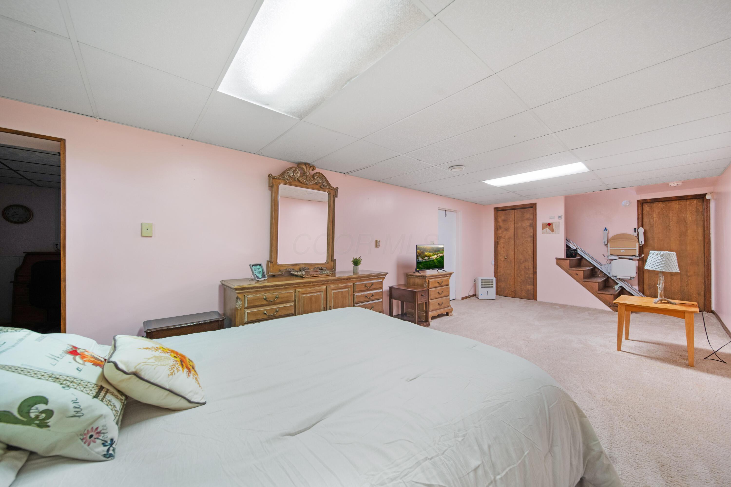 3210 Buttermilk Hill Road, Radnor, Ohio image 43