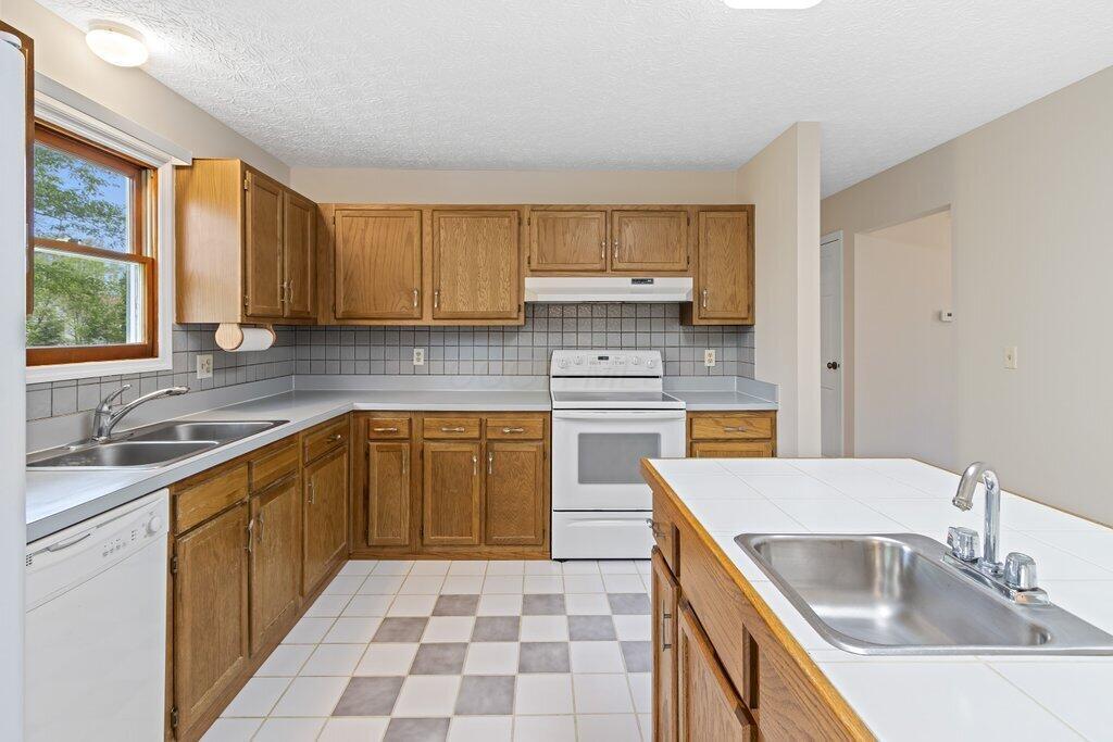 Columbus, Ohio 43230, United States, 4 Bedrooms Bedrooms, ,3 BathroomsBathrooms,Residential,Contingent,125075