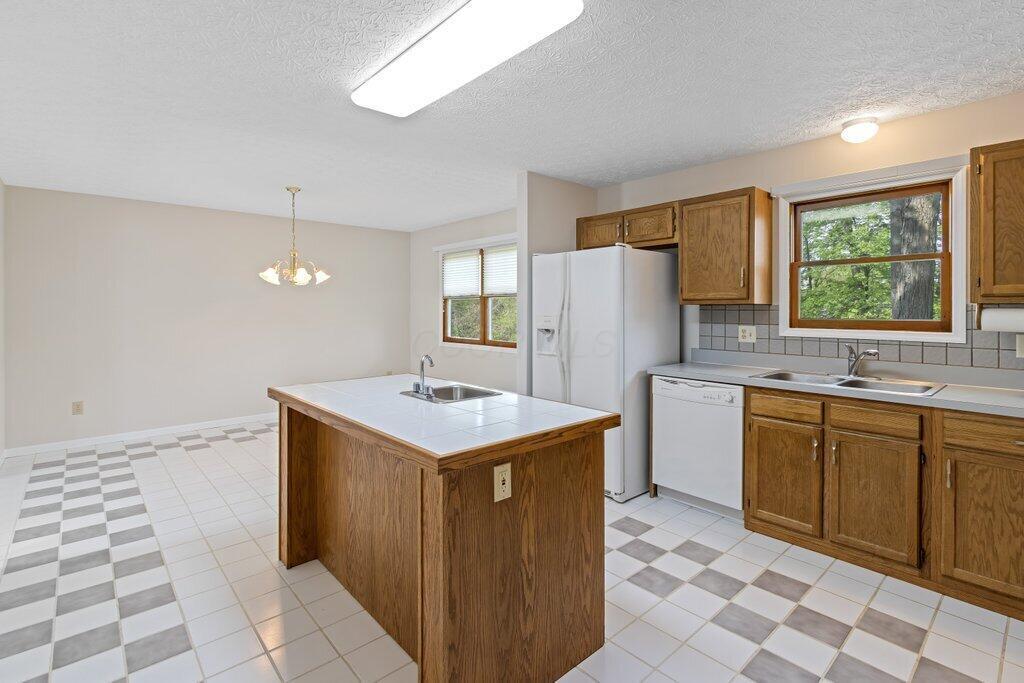 Columbus, Ohio 43230, United States, 4 Bedrooms Bedrooms, ,3 BathroomsBathrooms,Residential,Contingent,125075