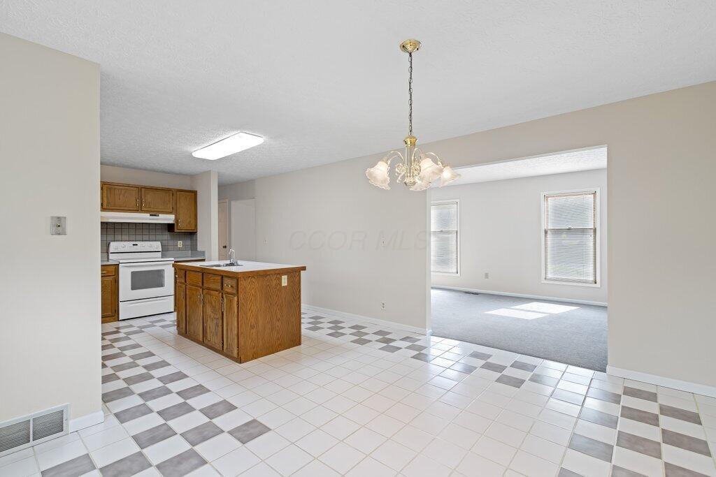 Columbus, Ohio 43230, United States, 4 Bedrooms Bedrooms, ,3 BathroomsBathrooms,Residential,Contingent,125075