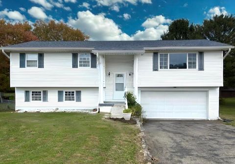Photo of 847 Pine Street, Chillicothe, OH 45601 (MLS # 225040608) Photo of 847 Pine Street, Chillicothe, OH 45601 (MLS # 225040608)