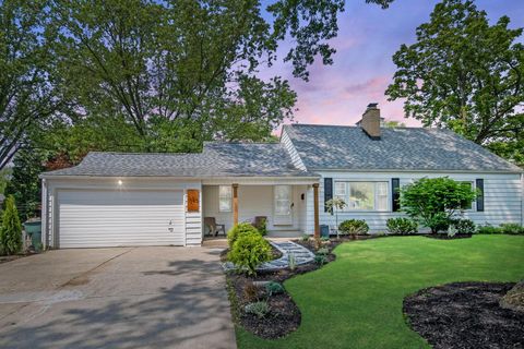 Photo of 340 Canyon Drive S, Columbus, OH 43214 (MLS # 225020213)