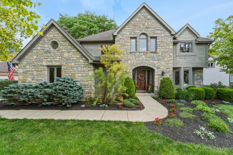 Photo of 6235 Inverurie Drive W, Dublin, OH 43017 (MLS # 226025058)
