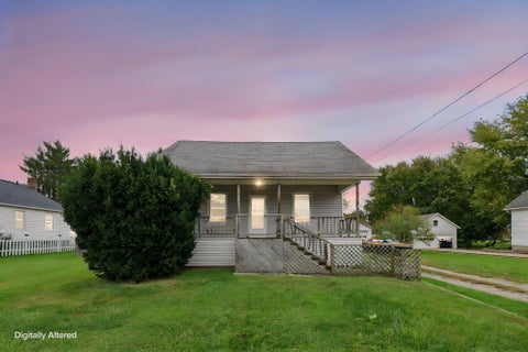 Photo of 818 North W, Hebron, OH 43025 (MLS # 226039496)