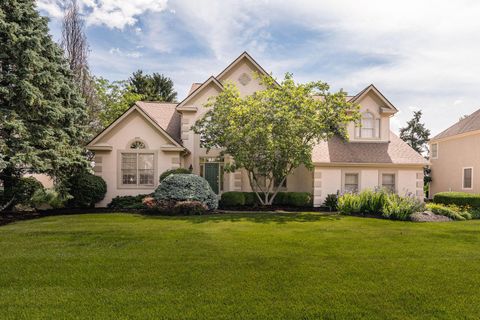 Photo of 5816 Heritage Lakes Drive, Hilliard, OH 43026 (MLS # 226024056)