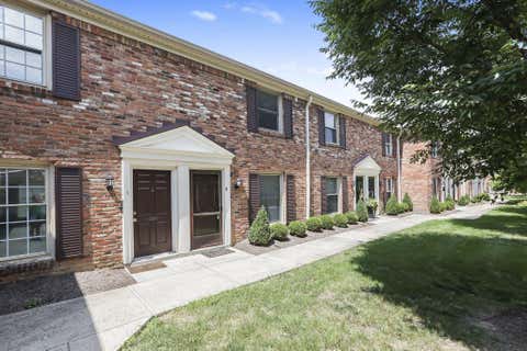 Photo of 952 Chatham Lane D #D, Columbus, OH 43221 (MLS # 226030349)