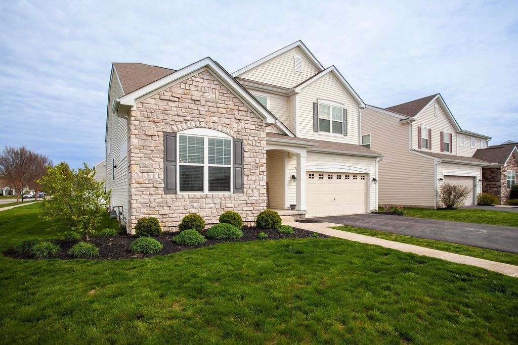 Photo of 5774 Bowery Brook Way, Dublin, OH 43016 (MLS # 226011670)
